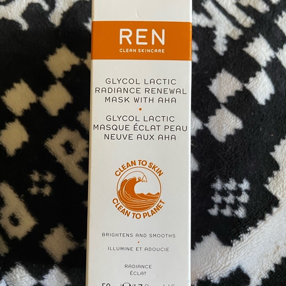 REN clean skincare Glycol Lactic Radiance Renewal Mask with AHA. - Picture 2 of 3
